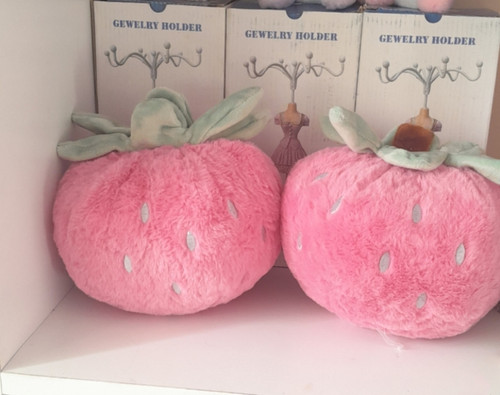 عروسک توت فرنگی